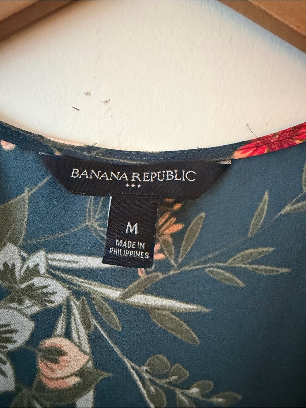 Banana Republic Teal Floral V-Neck Short Sleeve Blouse with Ruffle Trim Medium M - Picture 3 of 7